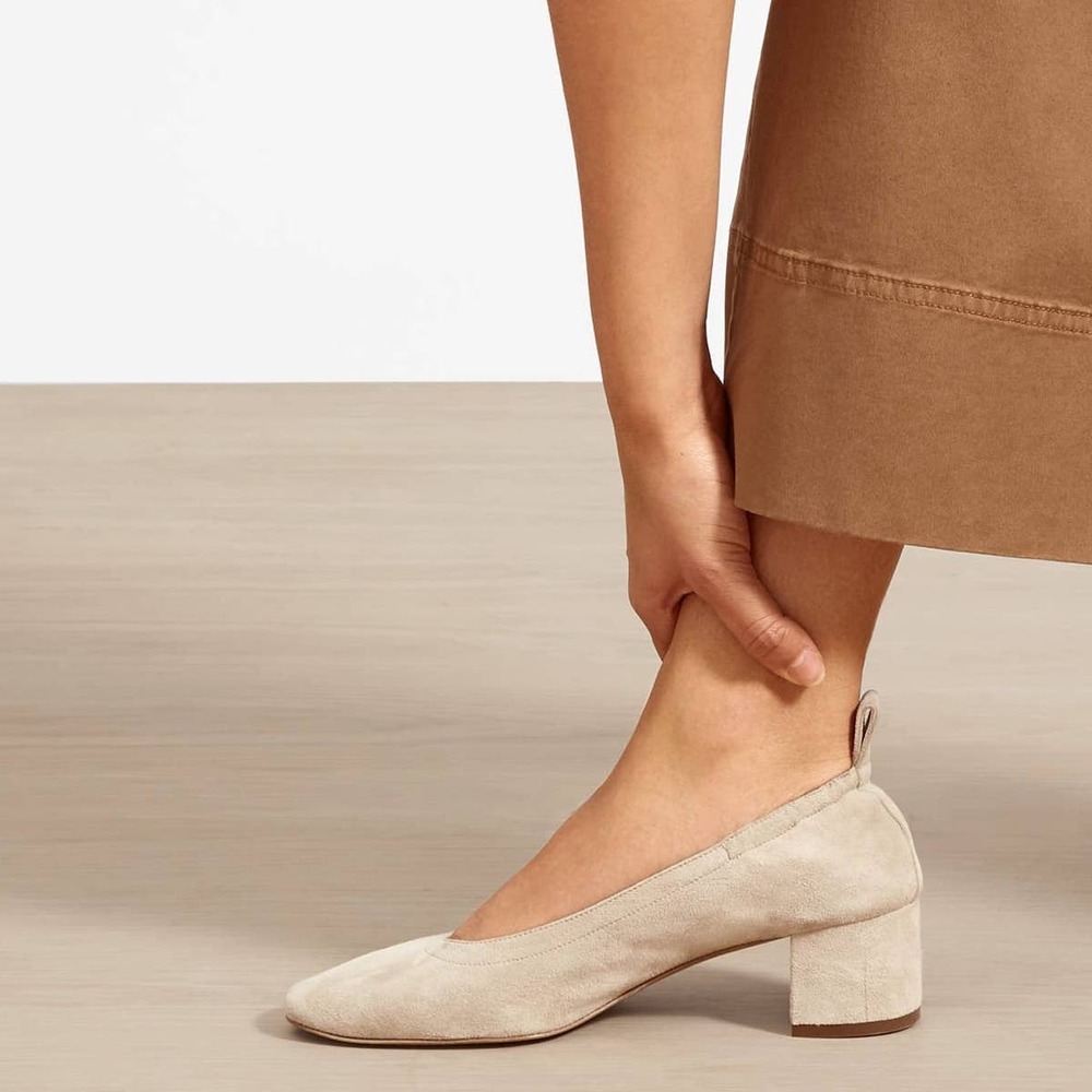 Everlane Day Heel in Natural Suede Slip On Women’s Size 9.5 Beige/Cream
